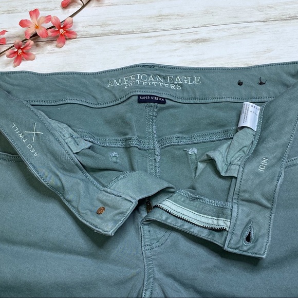 American Eagle AEO Green Twill Midi Cuffed Shorts - Picture 3 of 6
